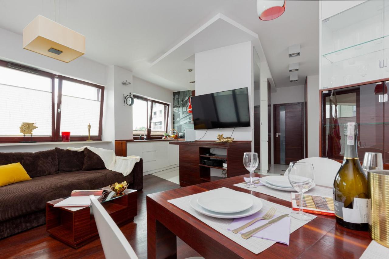 Spacious Suite With A Hammock And Terrace By Renters Prestige Варшава Екстериор снимка