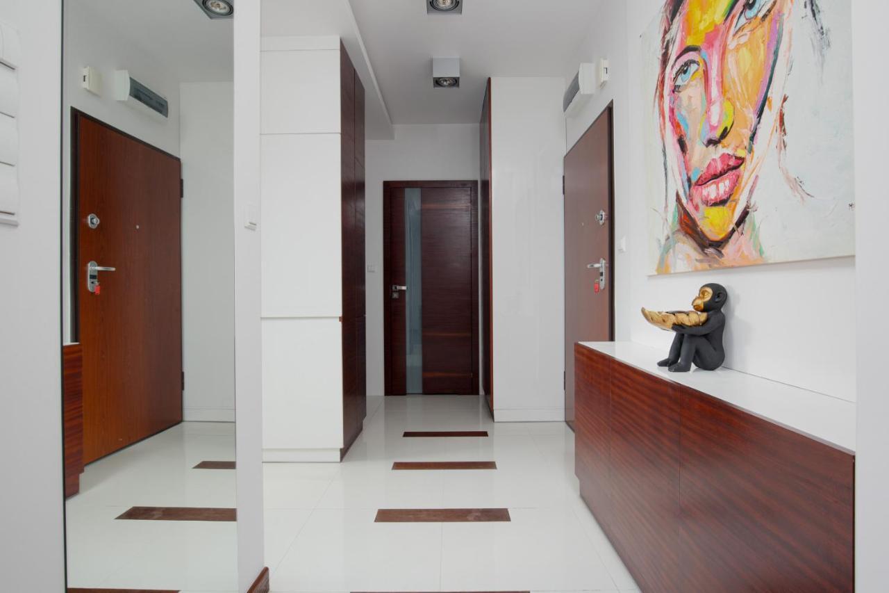 Spacious Suite With A Hammock And Terrace By Renters Prestige Варшава Екстериор снимка